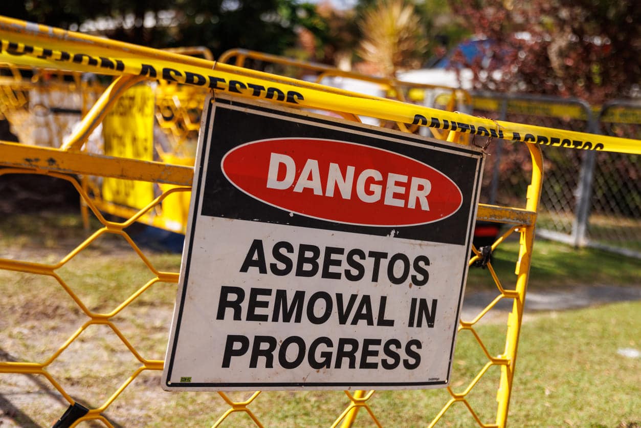 Exposure to asbestos leads to chronic obstructive pulmonary disease (COPD) and even cancer